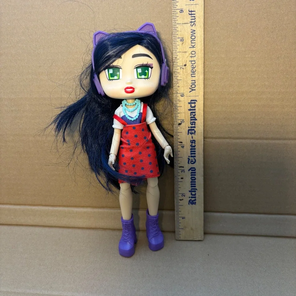 Boxy Girls‎ by Jay@Play Riley Doll Articulated Arms Legs Purple Boots Earphones